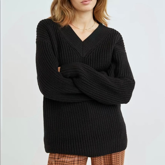 Aritzia Sweaters - EUC - Aritzia Wilfred Belize Sweater - Colour Black - Size 1 (based on 1,2,3)
